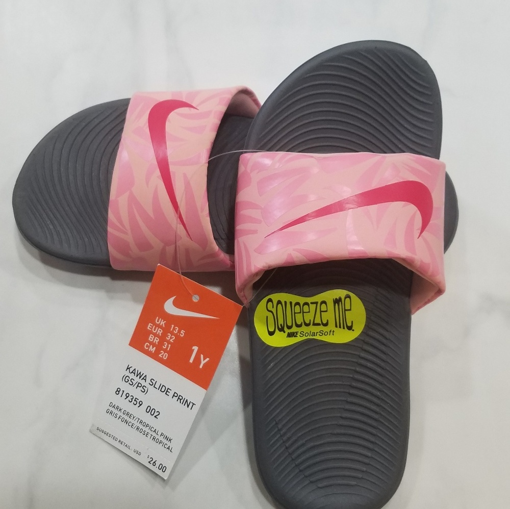 🚫SOLD🚫 SOLD🚫NWT Girls Nike slides size 1 youth